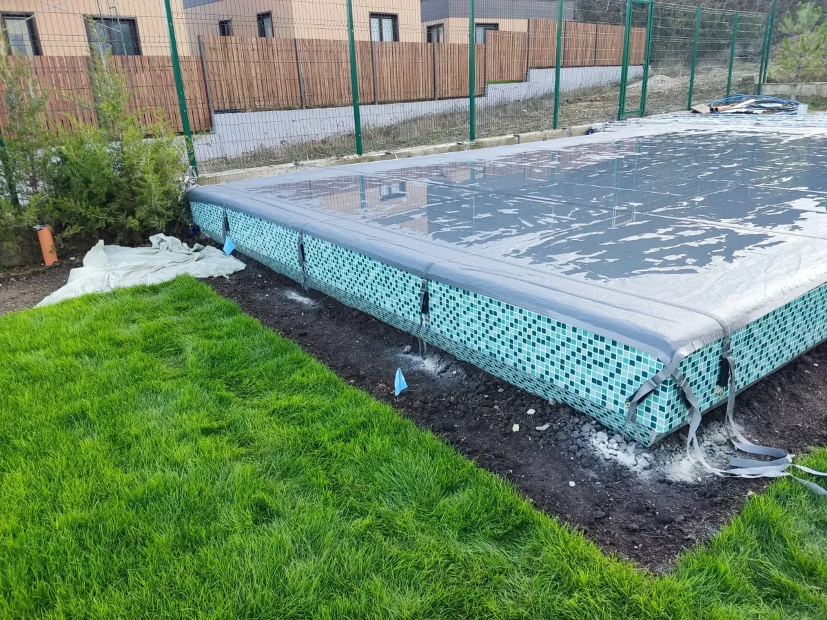 Батутное покрывало на бассейне в Выборге